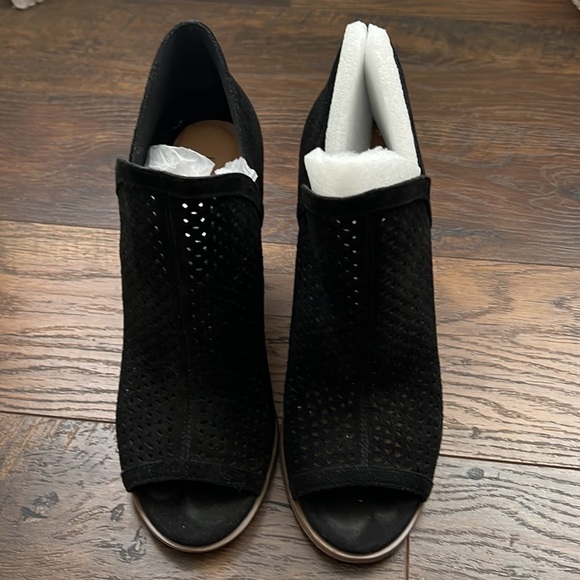 Women’s Shoes - Picture 2 of 6